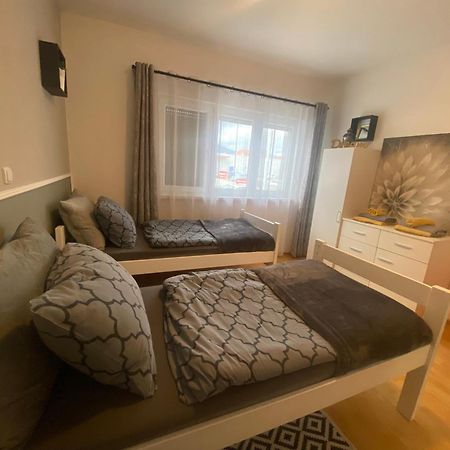 Apartman El Ogulin Buitenkant foto