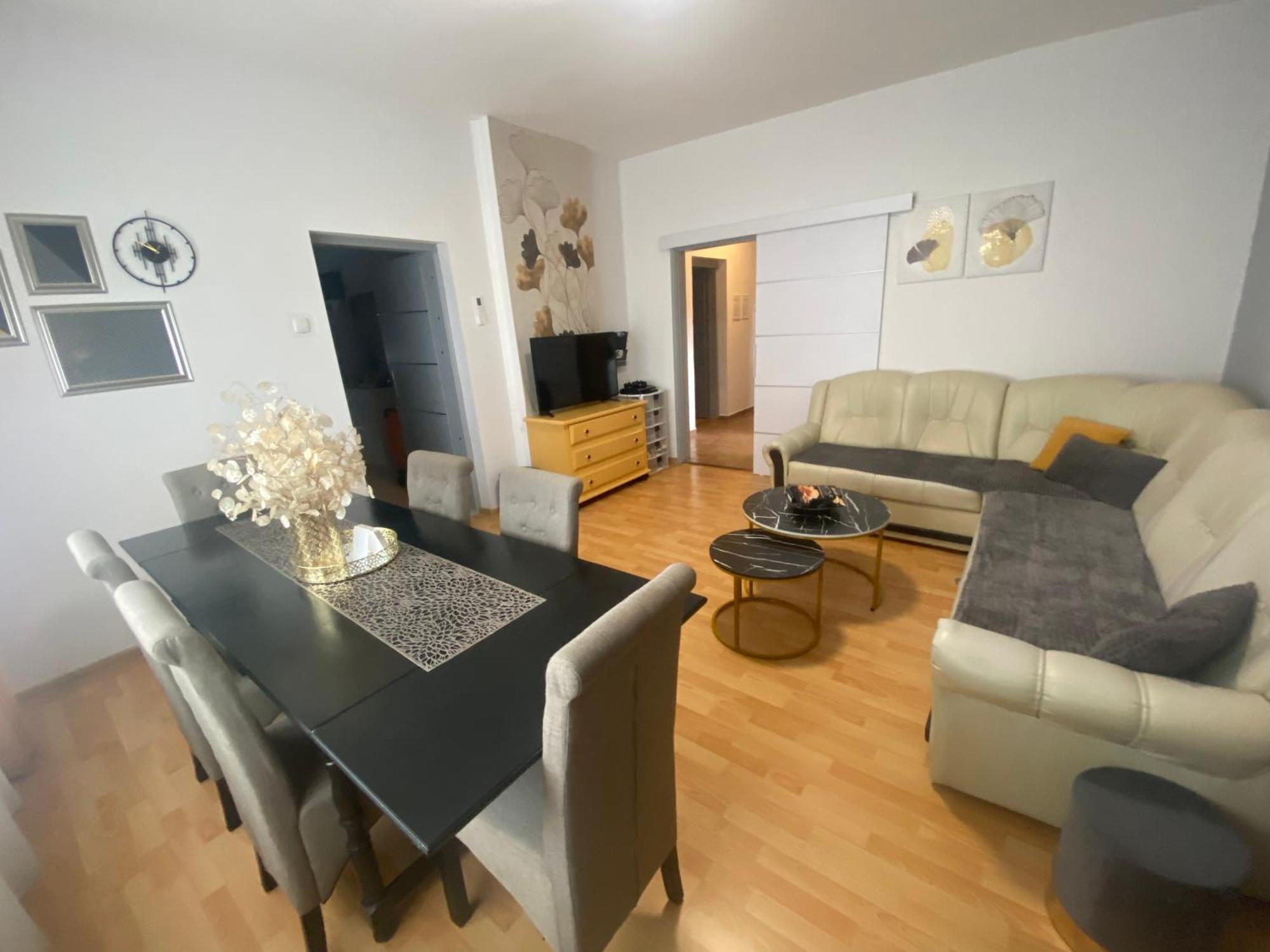 Apartman El Ogulin Buitenkant foto